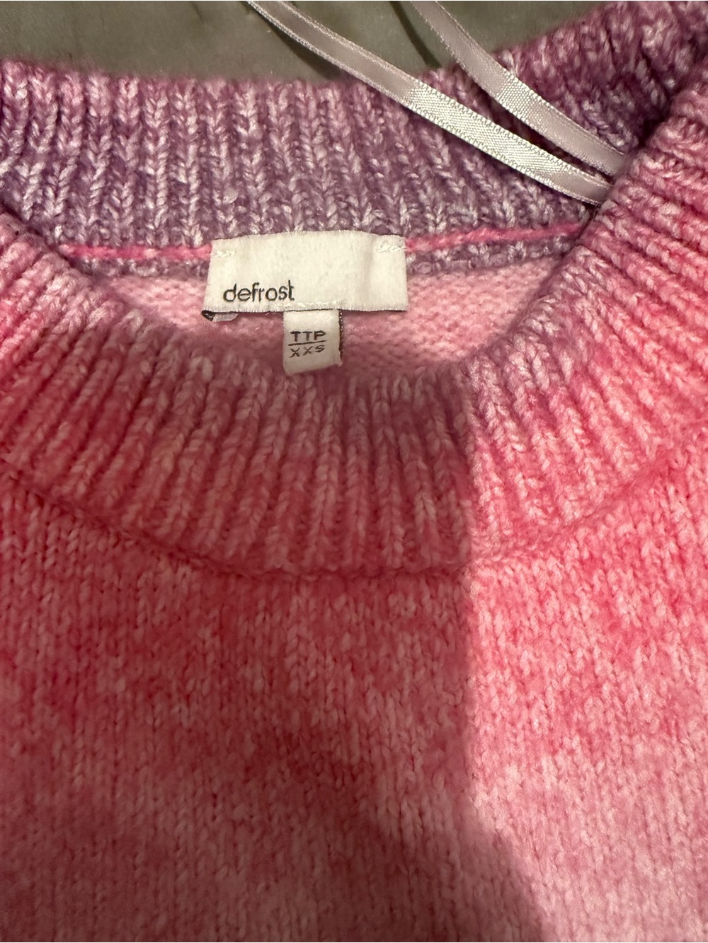 Aritzia - Defrost Feminine Pink Striped Crewneck Sweater - Picture 3 of 4